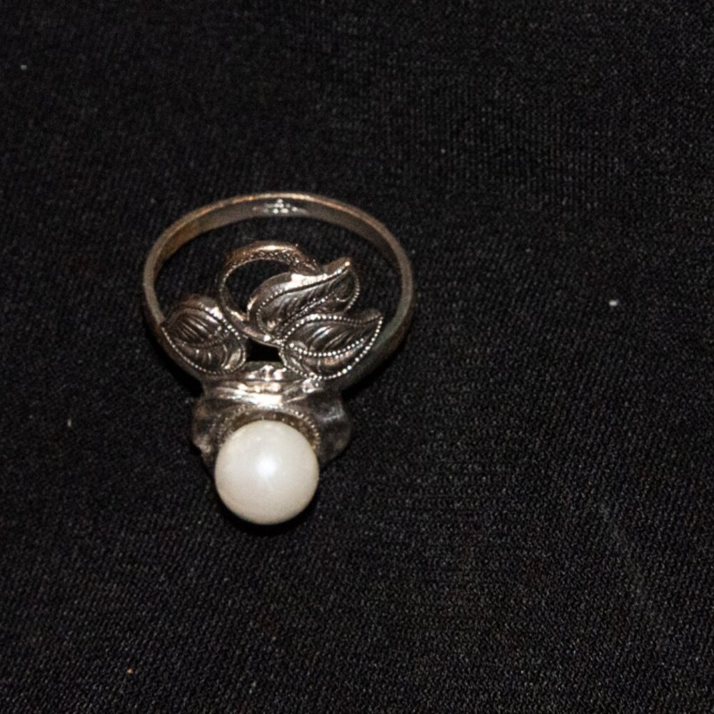 Vintage Silver and Pearl Ring size 6 3/4